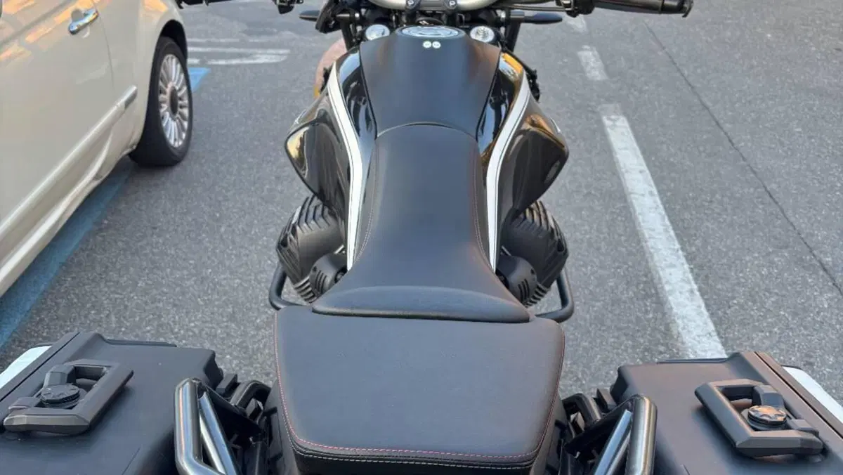 Moto Guzzi V85 TT Guardia d'Onore (2022 - 23)  (8)