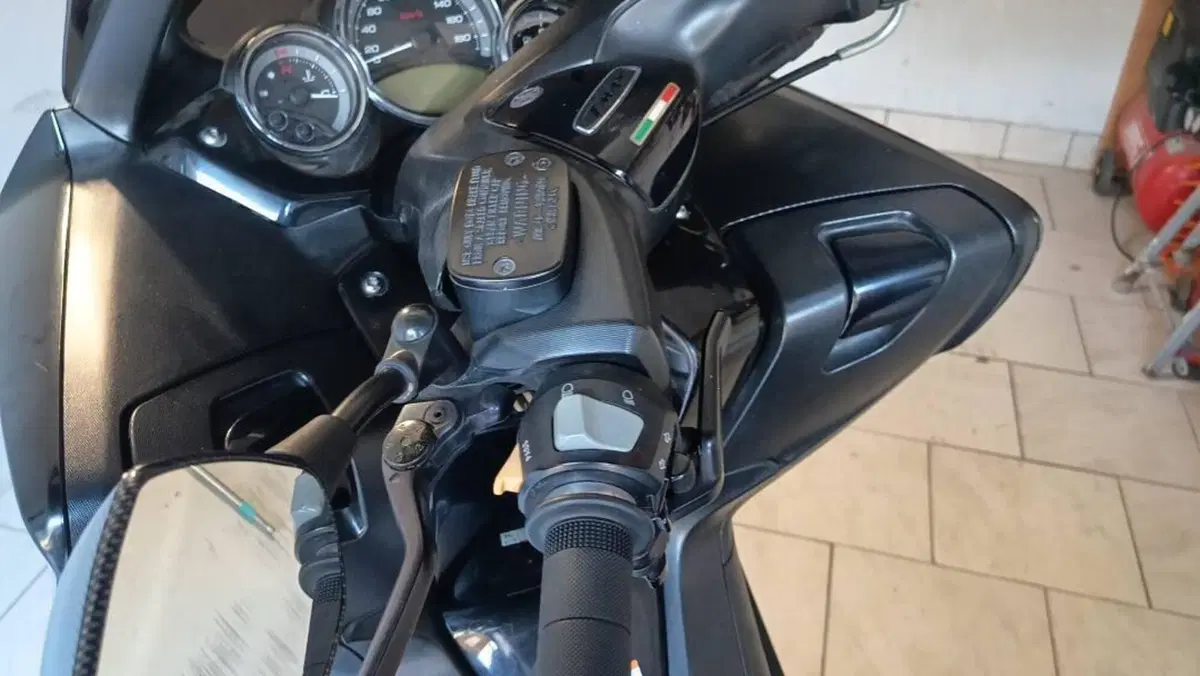 Yamaha T-Max 500 Night Max (2007 - 08)  (2)