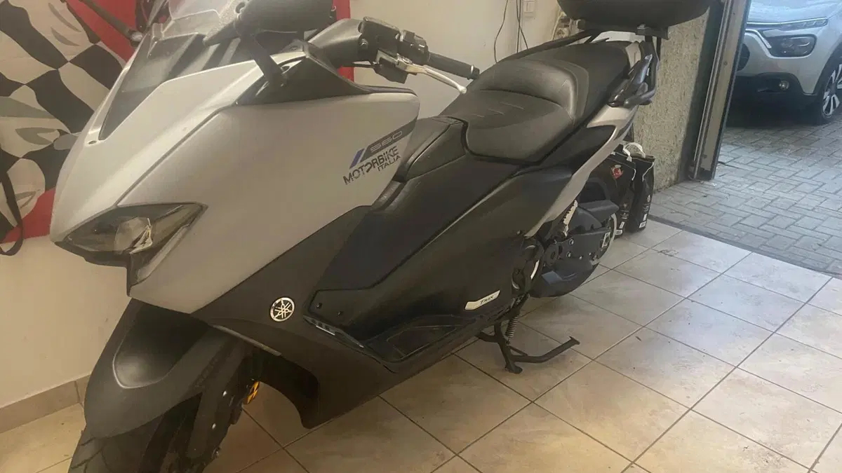 Yamaha T-Max 560 (2020 - 21)  (2)