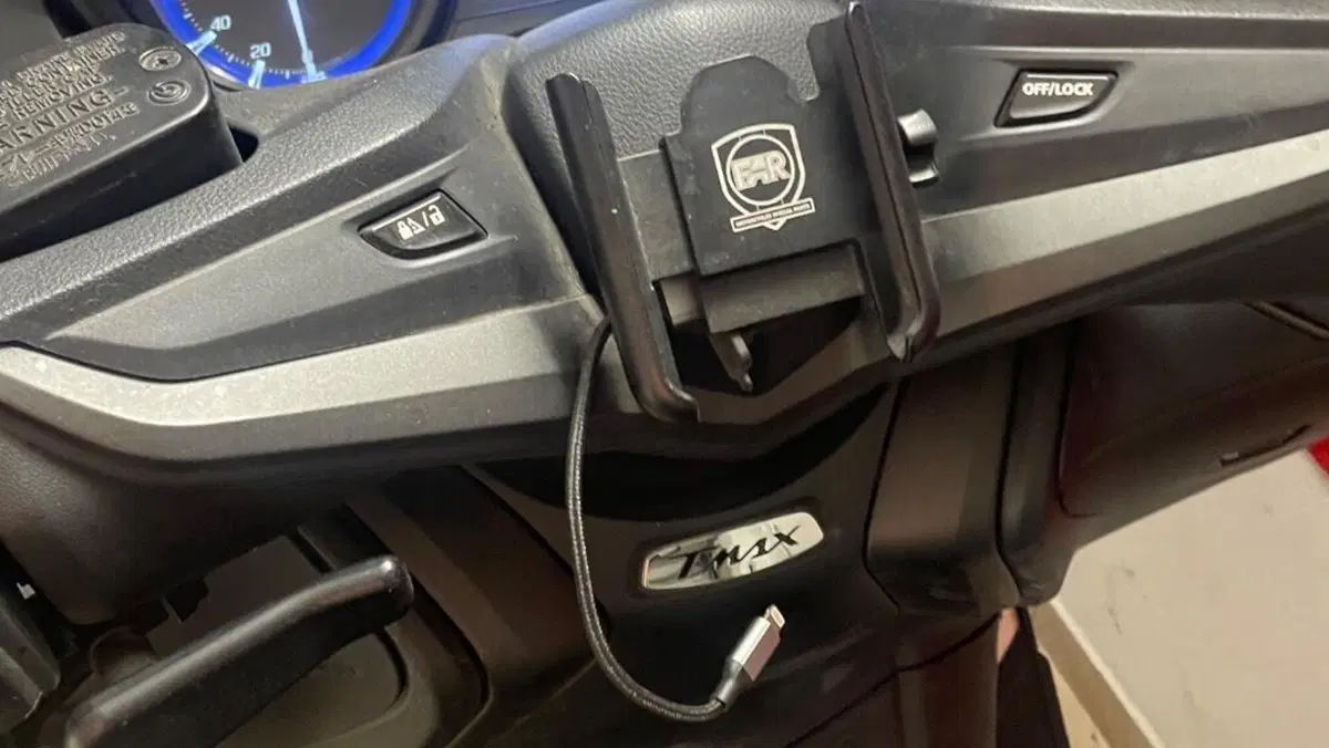 Yamaha T-Max 560 (2020 - 21)  (6)