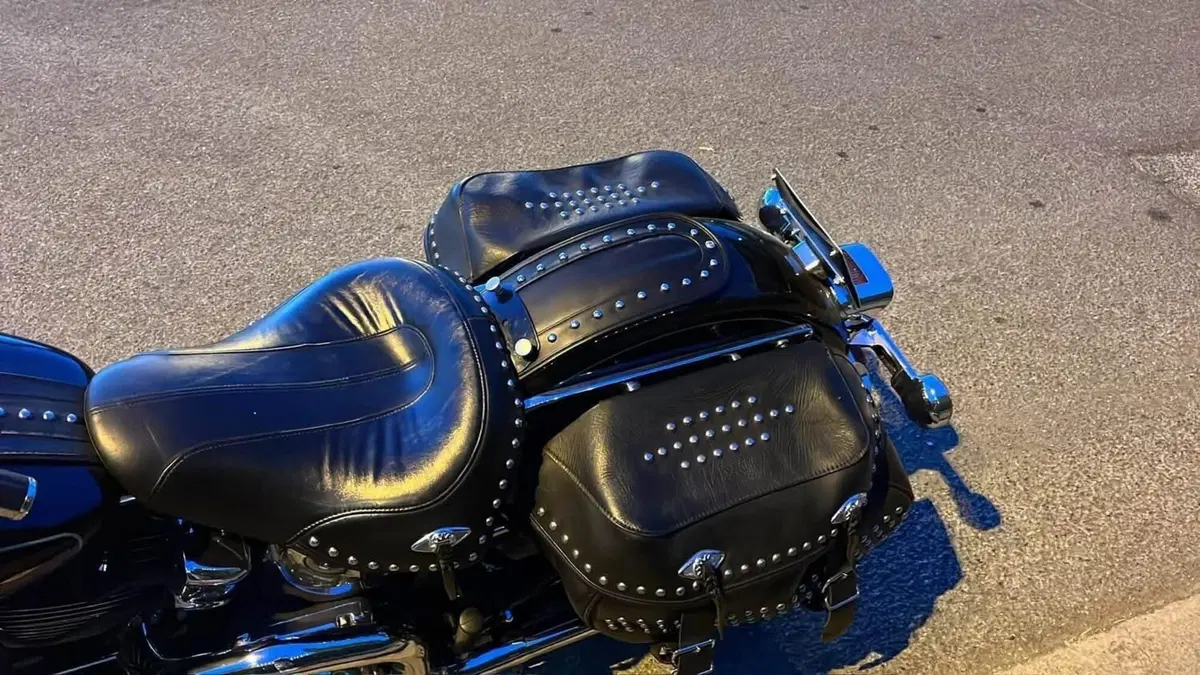 Harley-Davidson 1690 Heritage Classic (2011 - 17) - FLSTC  (4)
