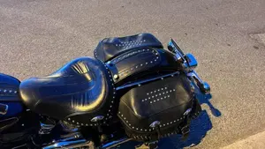 Harley-Davidson 1690 Heritage Classic (2011 - 17) - FLSTC  (4)