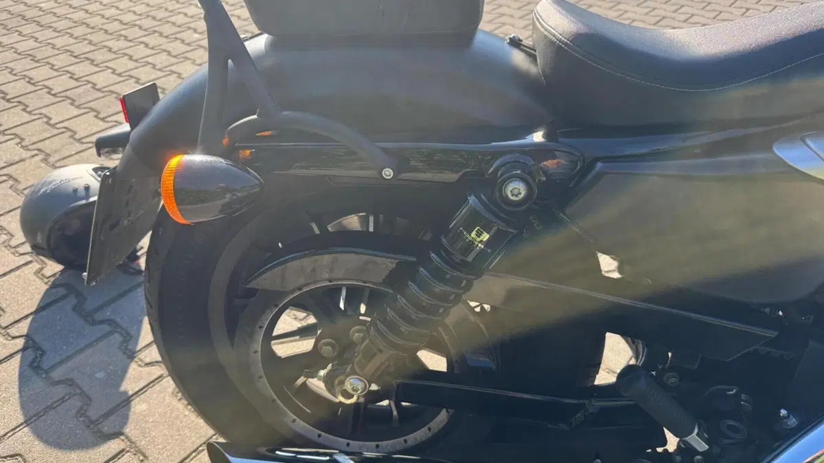 Harley-Davidson 883 Iron (2014 - 16) - XL 883N  (7)