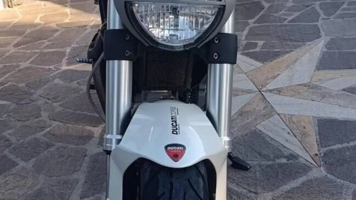 Ducati Monster 696 Plus (2007 - 14)  (2)