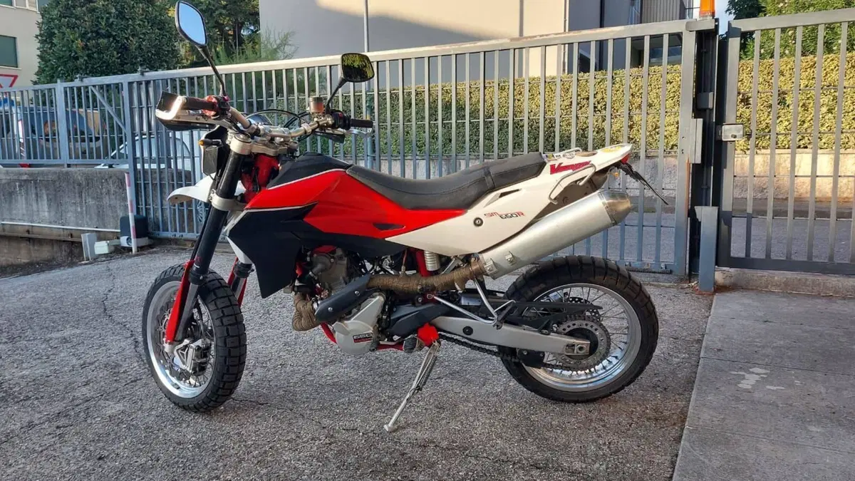 Swm SM 650 R (2015 - 16)  (8)
