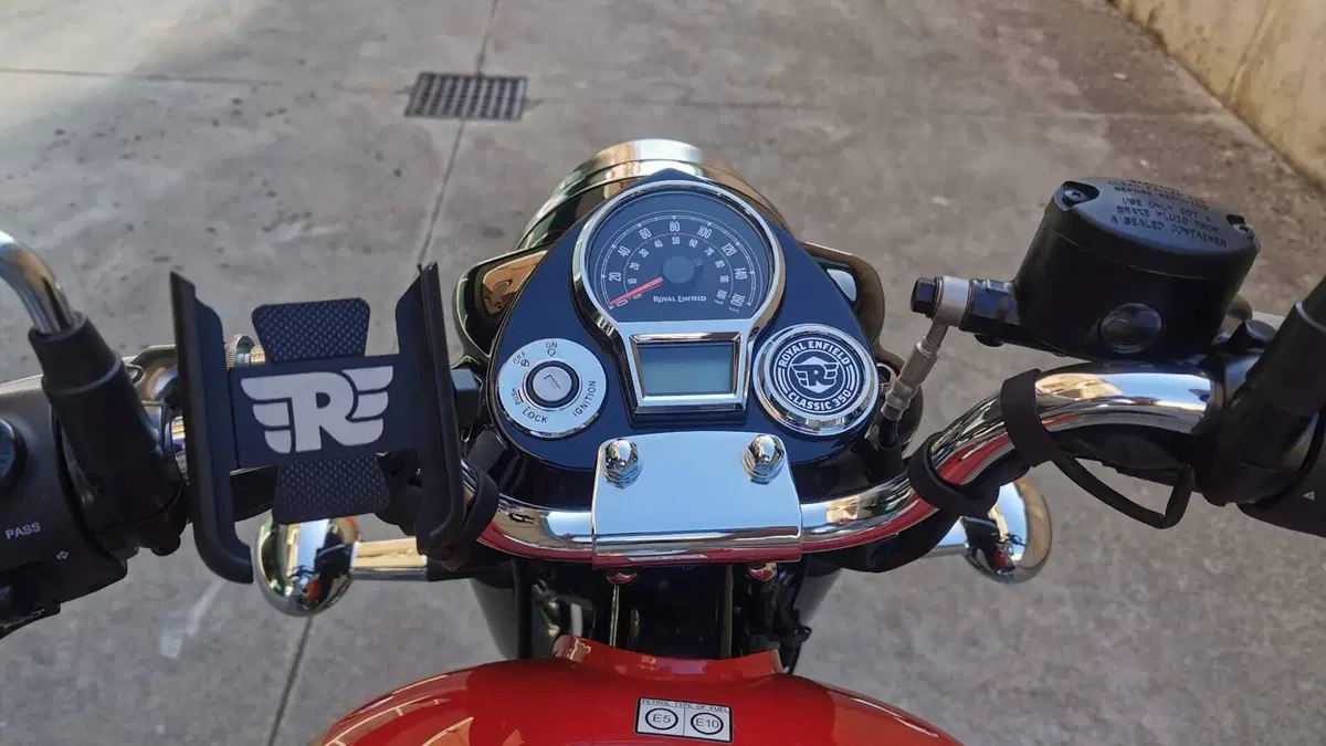Royal Enfield Classic 350 (2021 - 26)  (3)