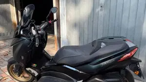 Yamaha X-Max 300 Tech Max (2021 - 24)  (2)