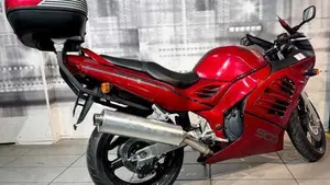 Suzuki RF 900 R  (4)