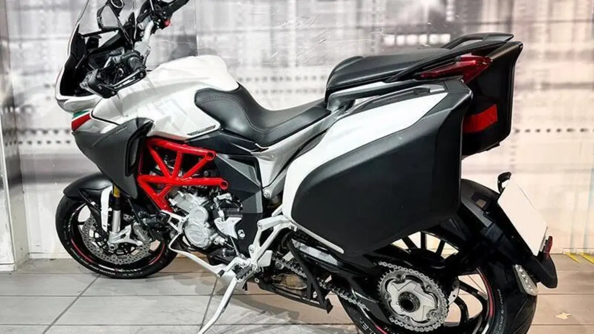 MV Agusta Turismo Veloce 800 Lusso (2014 - 16)  (2)