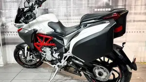 MV Agusta Turismo Veloce 800 Lusso (2014 - 16)  (2)