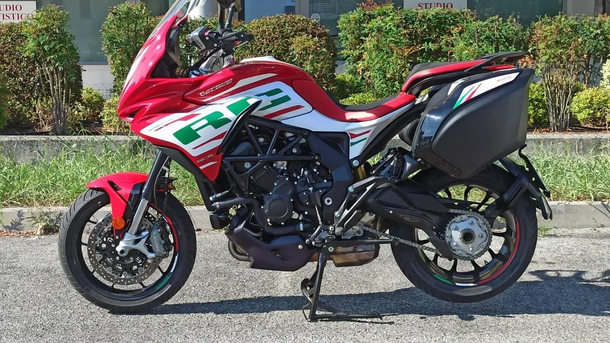 MV Agusta Turismo Veloce 800 RC SCS (2022 - 26)  (2)