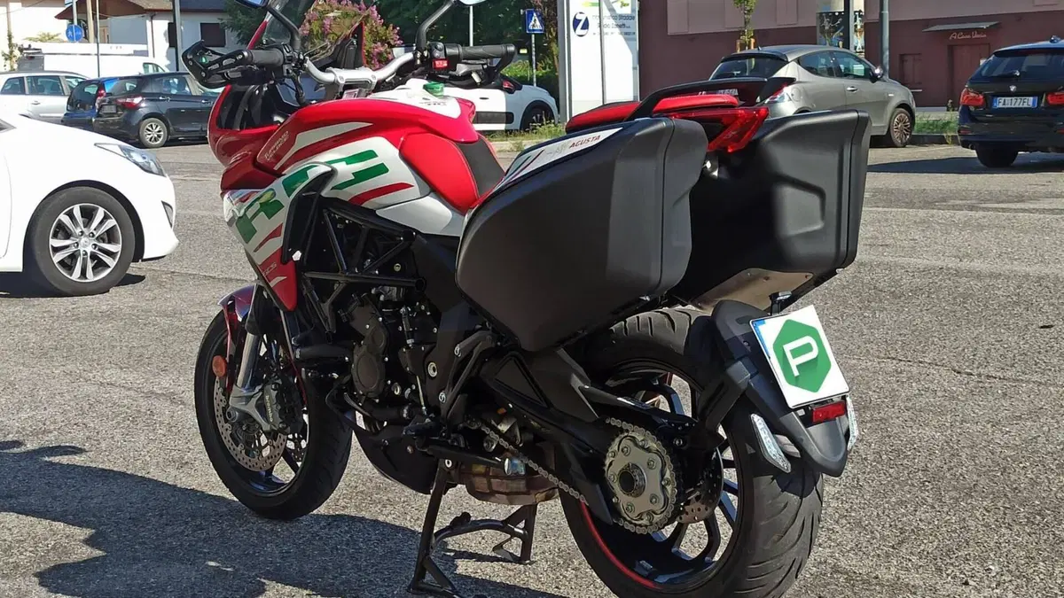 MV Agusta Turismo Veloce 800 RC SCS (2022 - 26)  (3)