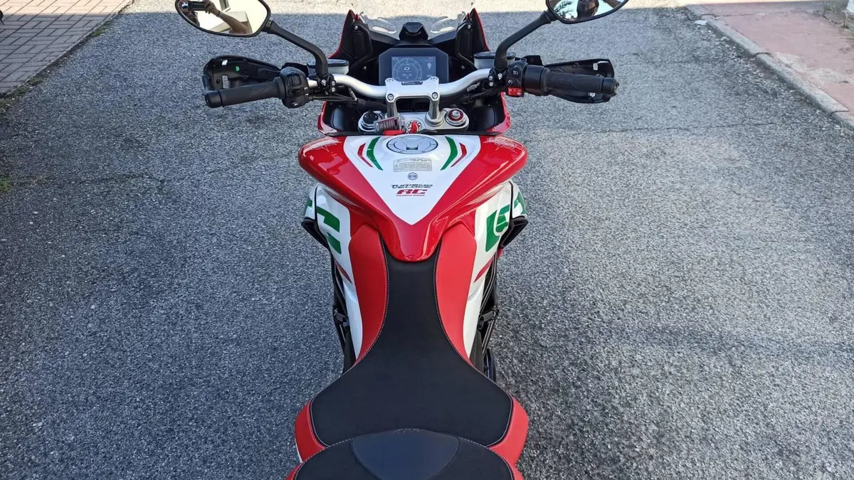 MV Agusta Turismo Veloce 800 RC SCS (2022 - 26)  (9)