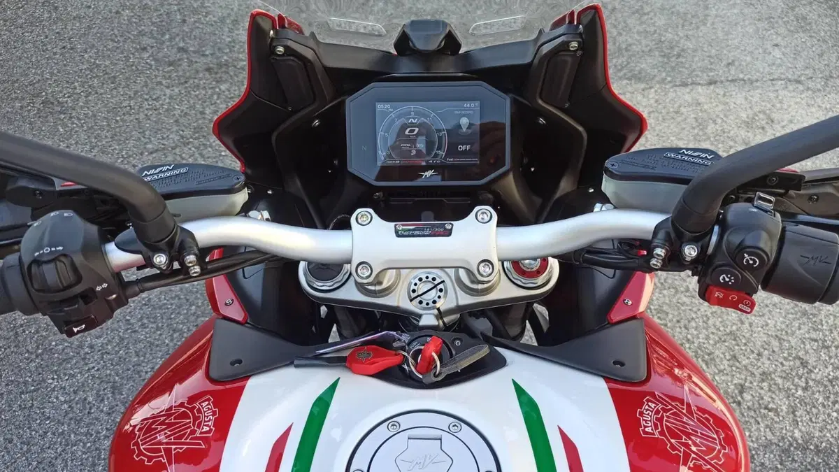 MV Agusta Turismo Veloce 800 RC SCS (2022 - 26)  (11)