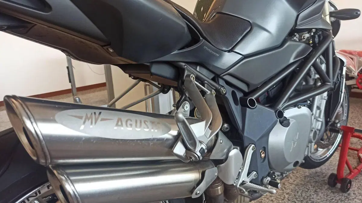 MV Agusta Brutale 750 S (2002 - 06)  (11)