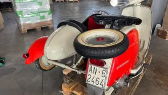 Lambretta Li 150 con sidecar in metallo omologato epoca