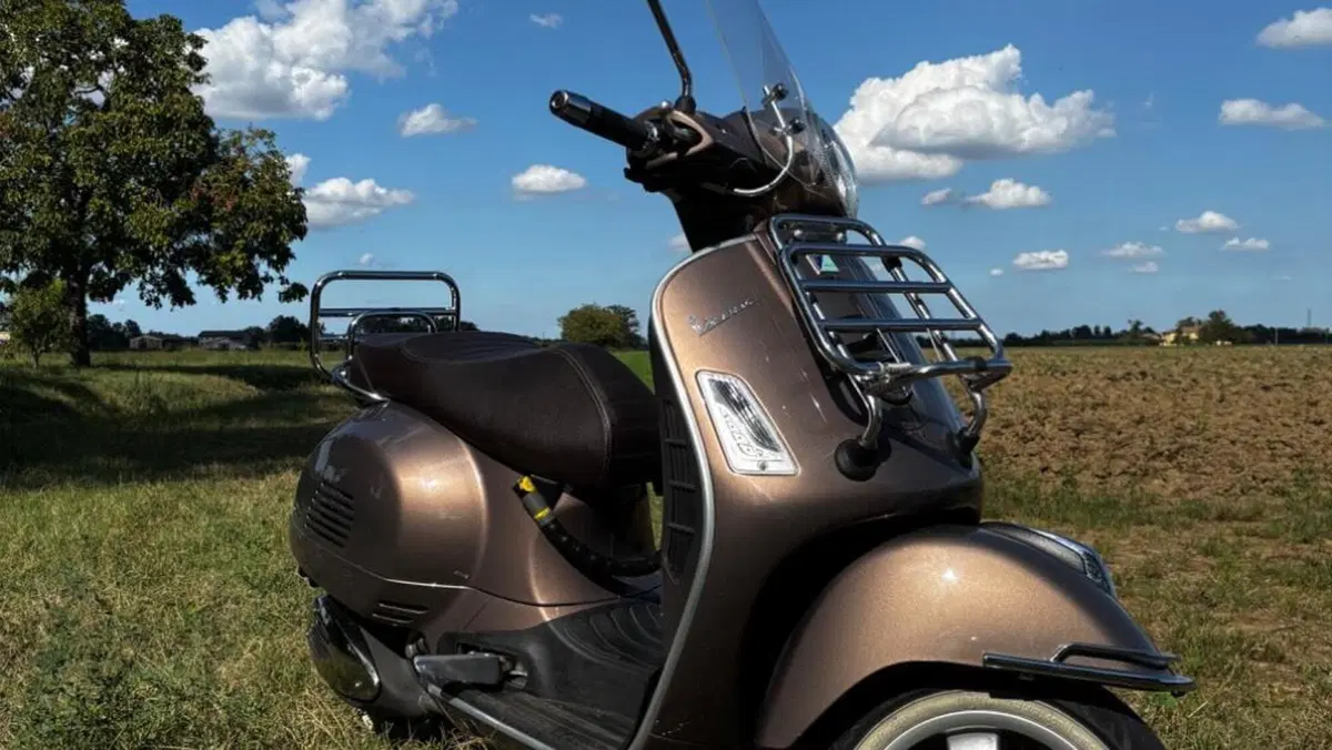 Vespa GTS 300 Touring ABS (2017 - 19)  (4)
