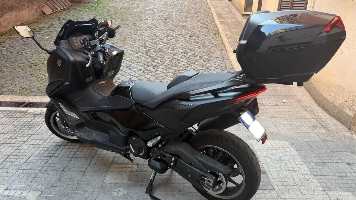 Yamaha T-Max 560 Tech Max (2025 - 26)  (3)