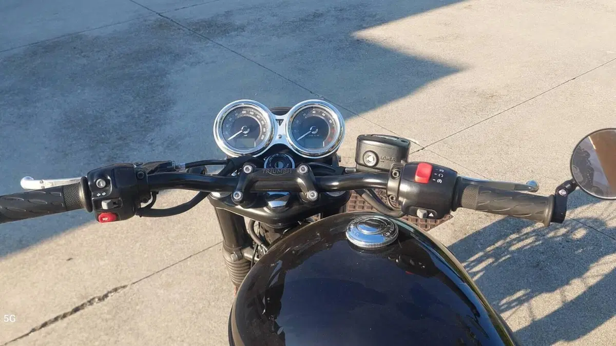 Triumph Bonneville T100 Black (2017 - 20)  (5)