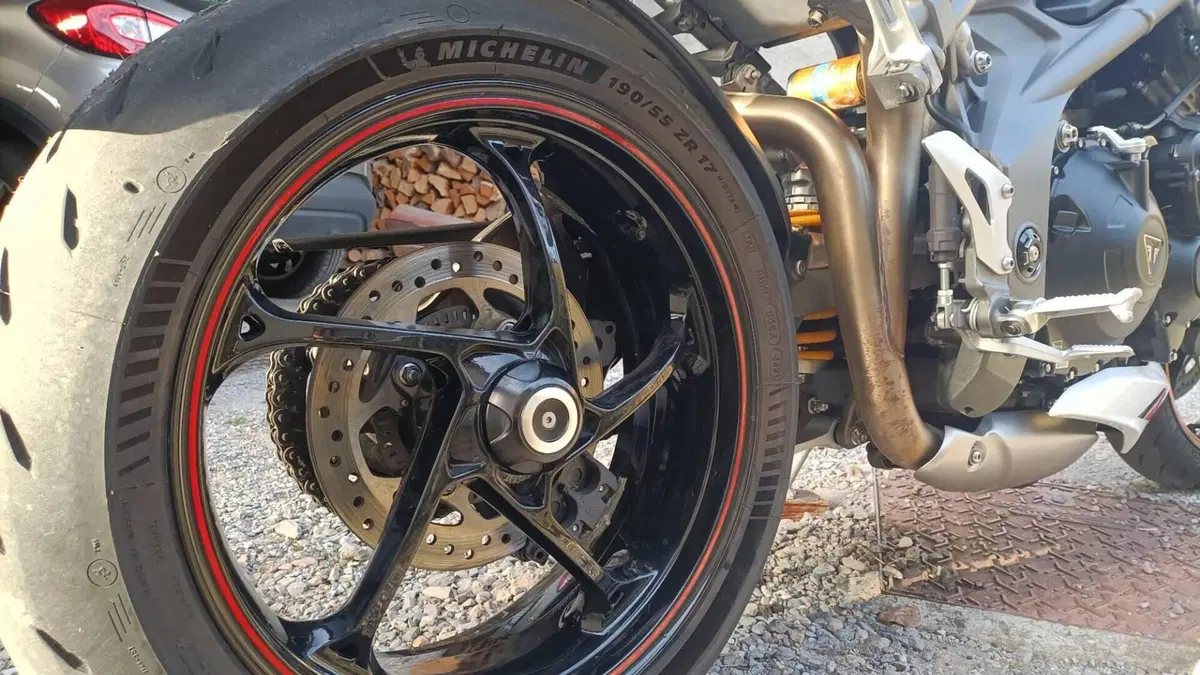 Triumph Speed Triple 1050 RS (2018 - 20)  (13)