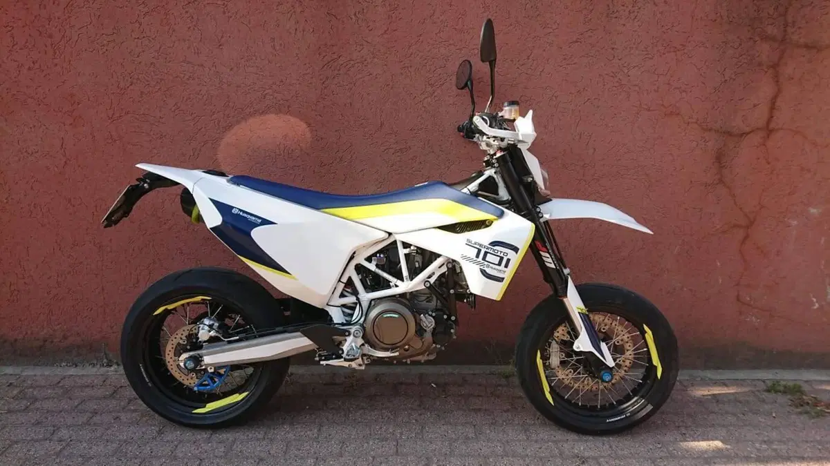 Husqvarna 701 Supermoto (2017 - 19)  (2)