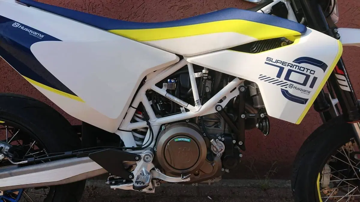 Husqvarna 701 Supermoto (2017 - 19)  (3)