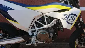 Husqvarna 701 Supermoto (2017 - 19)  (3)