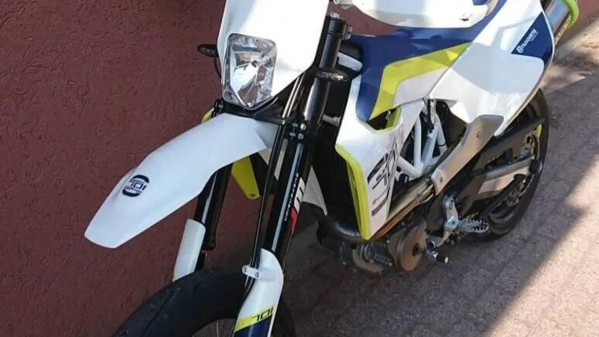 Husqvarna 701 Supermoto (2017 - 19)  (5)
