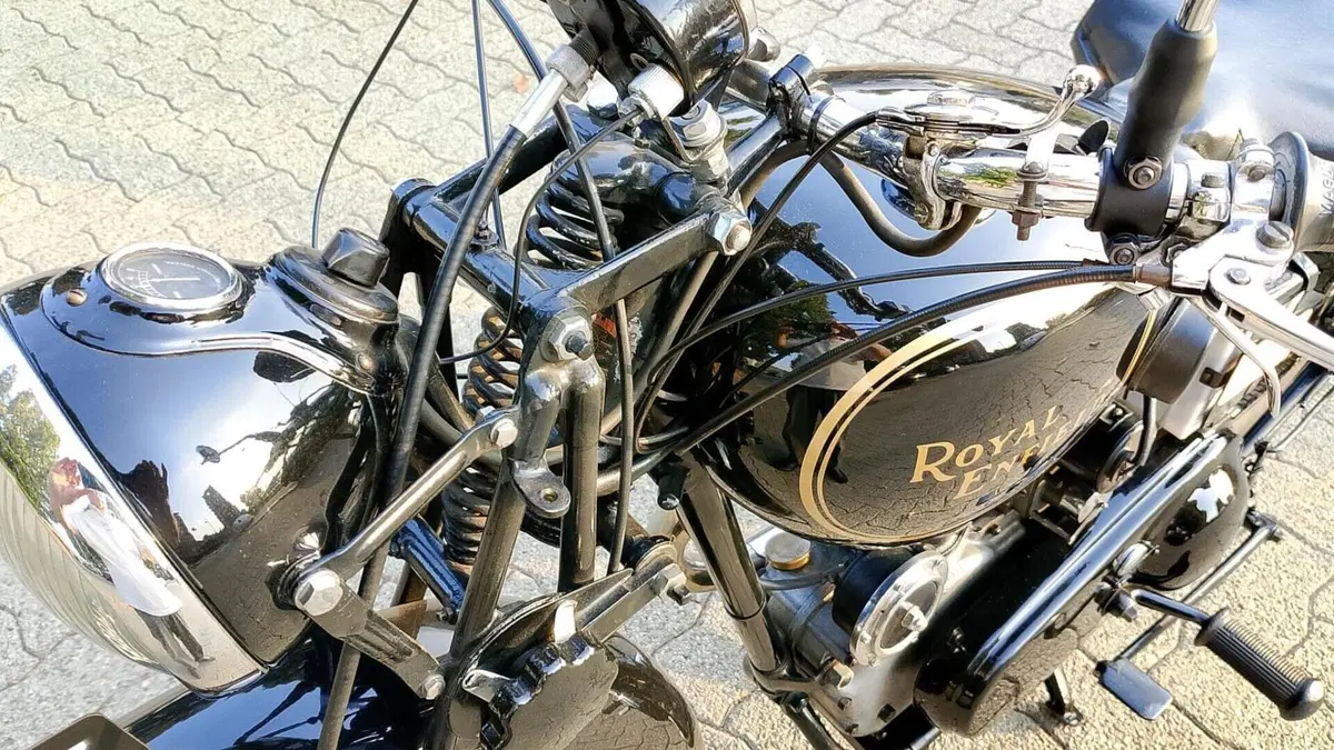 Royal Enfield   (8)