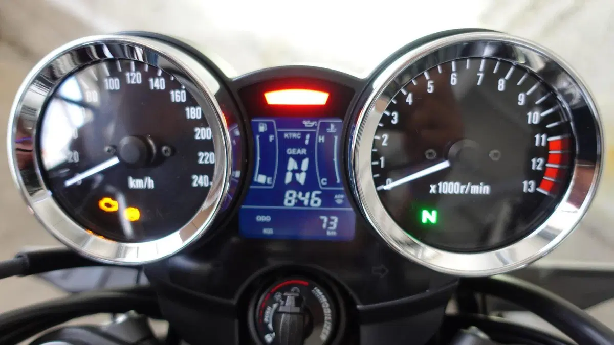 Kawasaki Z 900 RS (2026 - 27)  (4)