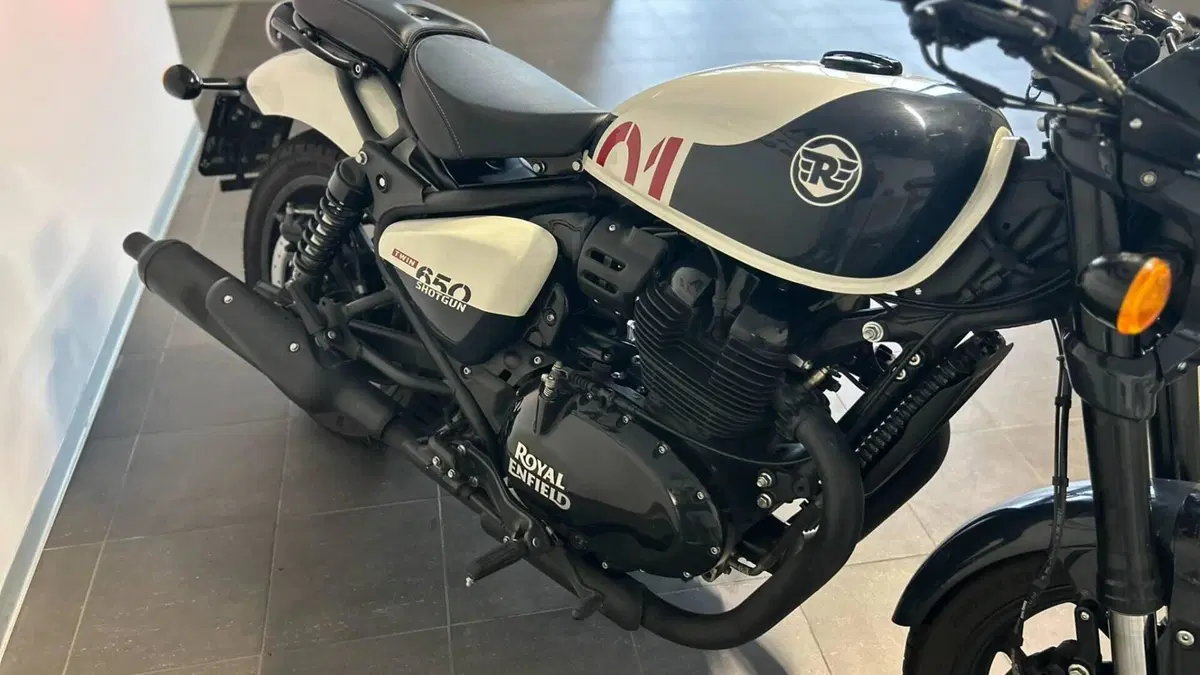 Royal Enfield Shotgun 650 (2024 - 26)  (8)