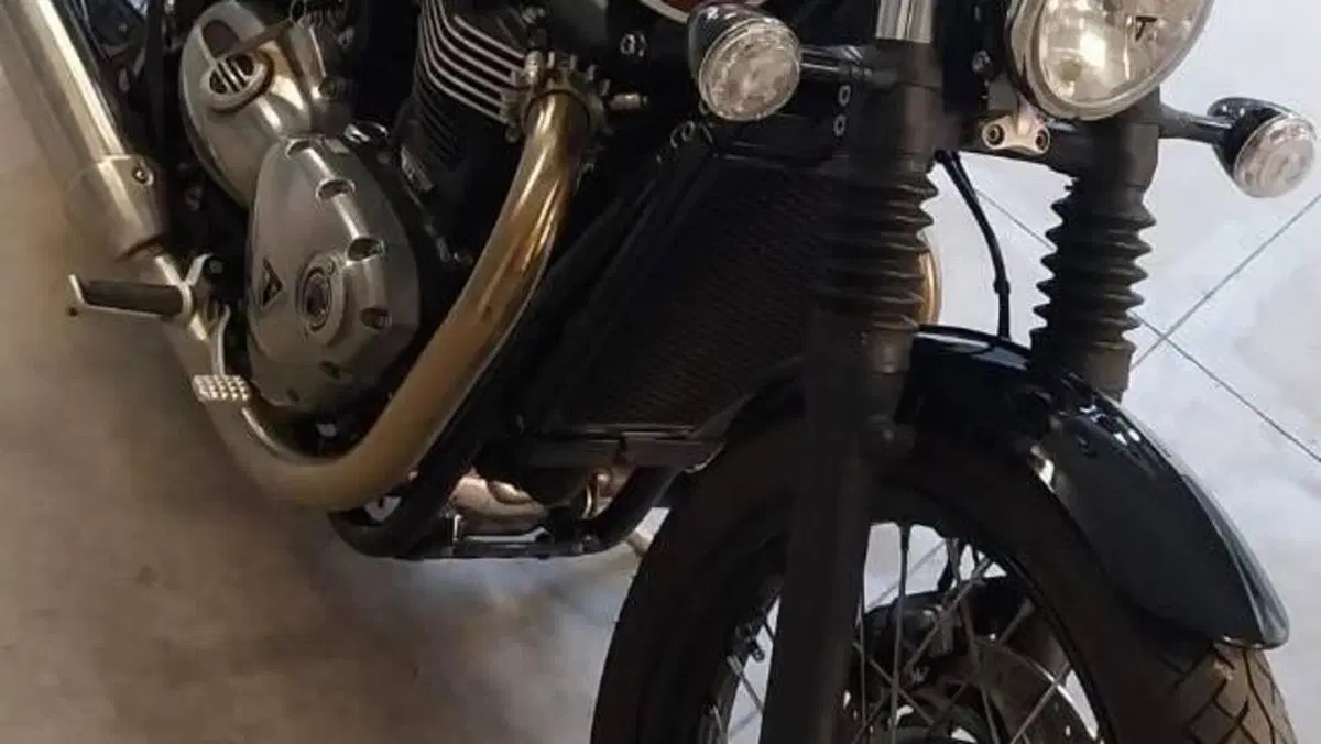 Triumph Bonneville Bobber 1200 (2017 - 20)  (4)