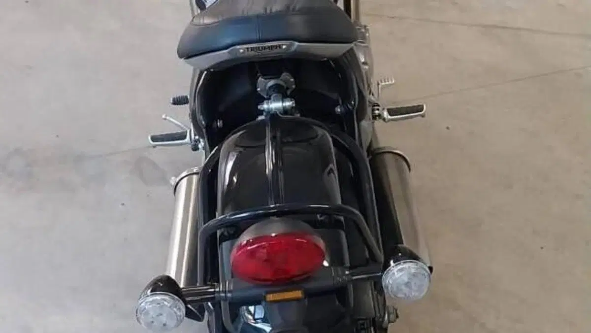 Triumph Bonneville Bobber 1200 (2017 - 20)  (5)