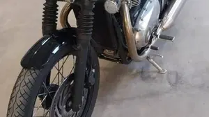 Triumph Bonneville Bobber 1200 (2017 - 20)  (6)