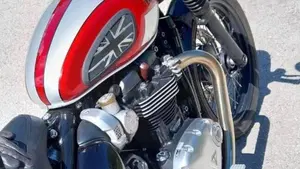 Triumph Bonneville Bobber 1200 (2017 - 20)  (12)