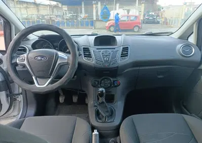 Ford Fiesta 1.2 60CV 5 porte Titanium (5)