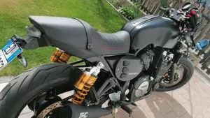 Yamaha XJR 1300 Racer (2015 - 17)  (2)
