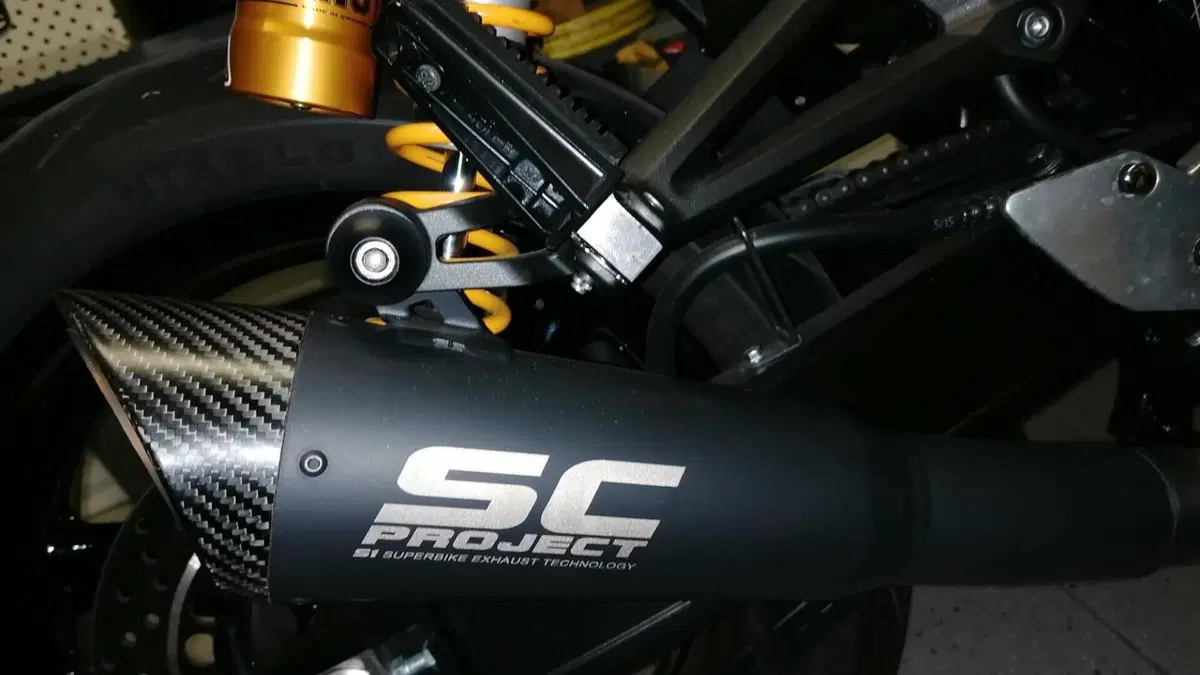 Yamaha XJR 1300 Racer (2015 - 17)  (4)