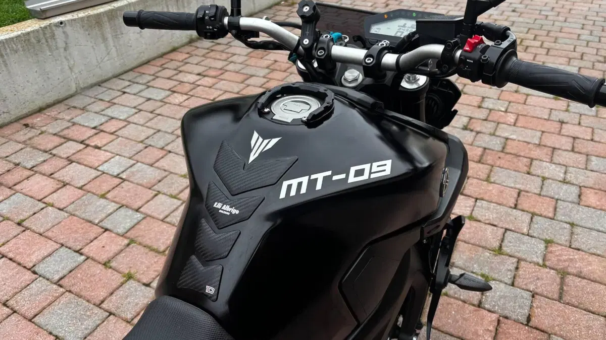 Yamaha MT-09 (2017 - 20)  (8)
