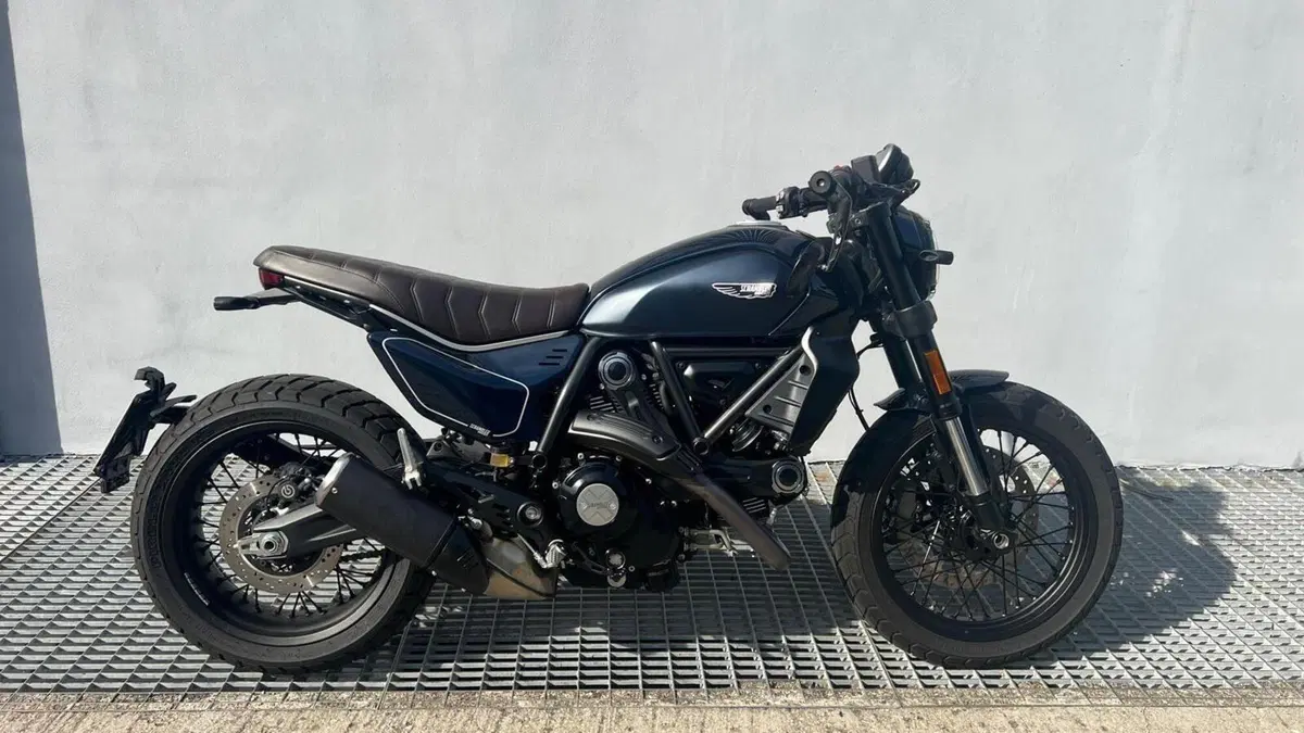 Ducati Scrambler 800 Nightshift (2023 - 24) 