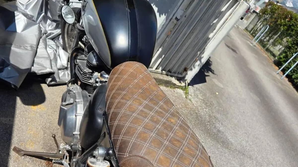 Triumph Thruxton 900 (2004 - 15)  (6)