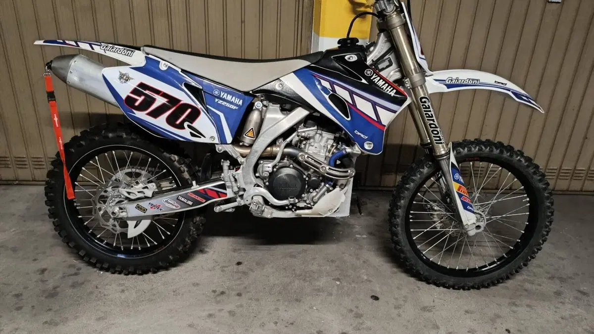Yamaha YZ 250 F (2009)  (2)
