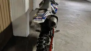 Yamaha YZ 250 F (2009)  (5)