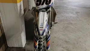 Yamaha YZ 250 F (2009)  (6)