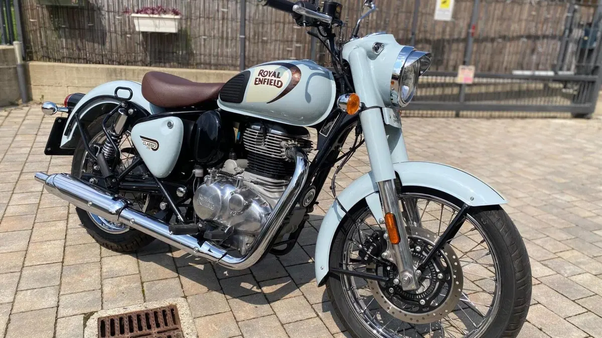 Royal Enfield Classic 350 (2021 - 26)  (2)
