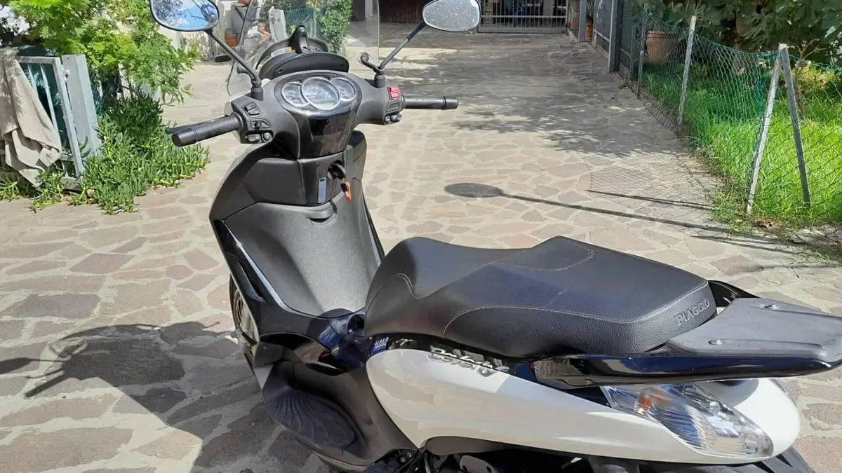 Piaggio Beverly 300 i.e. (2010 - 16)  (2)