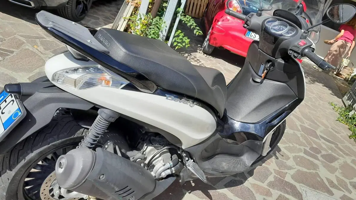 Piaggio Beverly 300 i.e. (2010 - 16)  (3)
