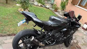 Yamaha YZF R1 (2020 - 25)  (3)