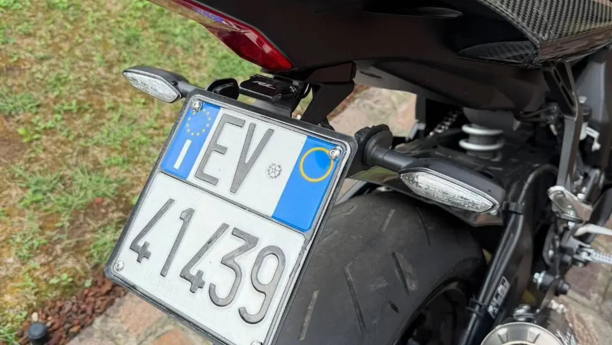 Yamaha YZF R1 (2020 - 25)  (5)