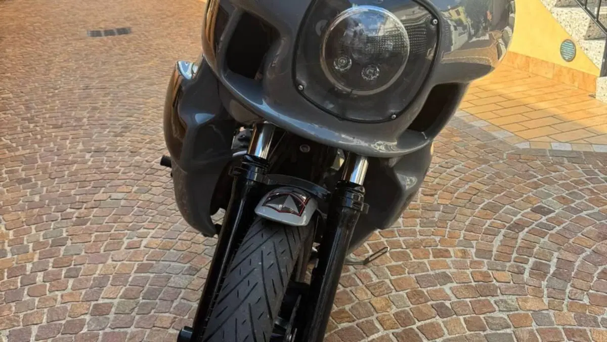 Harley-Davidson 1690 Super Glide Custom (2014) - FXDC  (2)